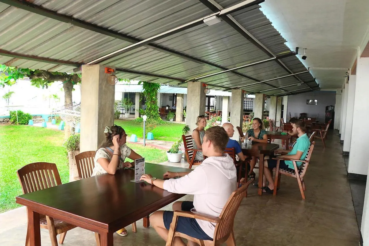 Topaz Beach Hotel Negombo Sri Lanka