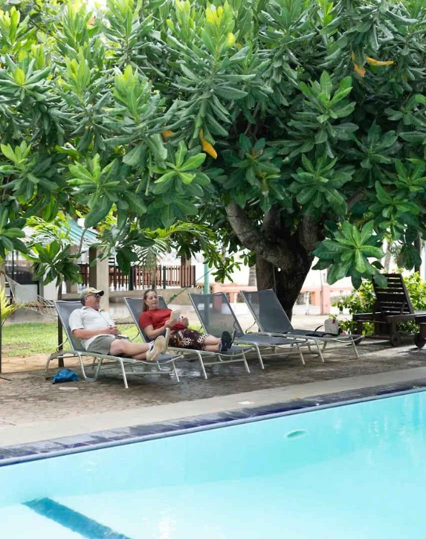 Topaz Beach Hotel Negombo