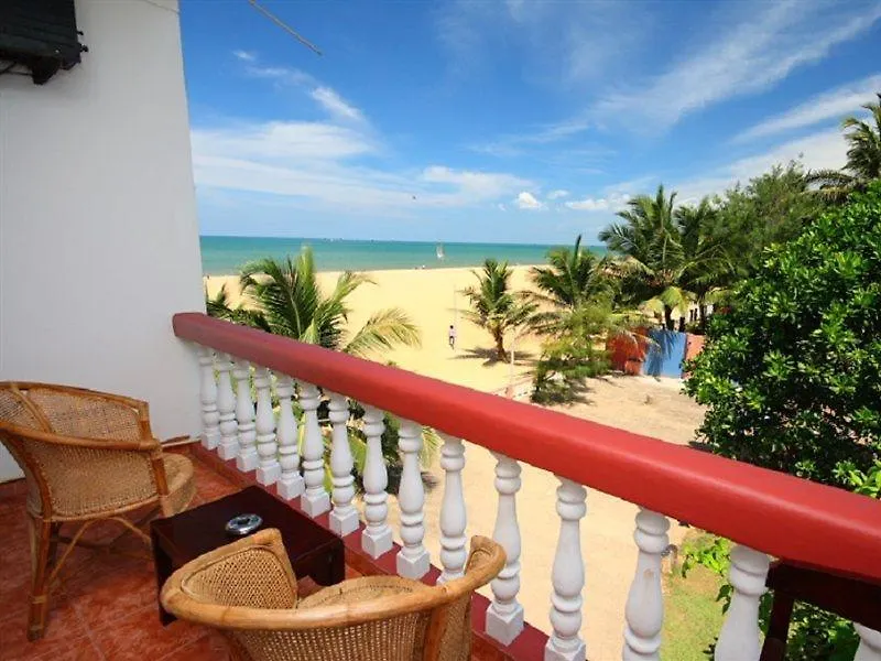 Topaz Beach Hotel Negombo