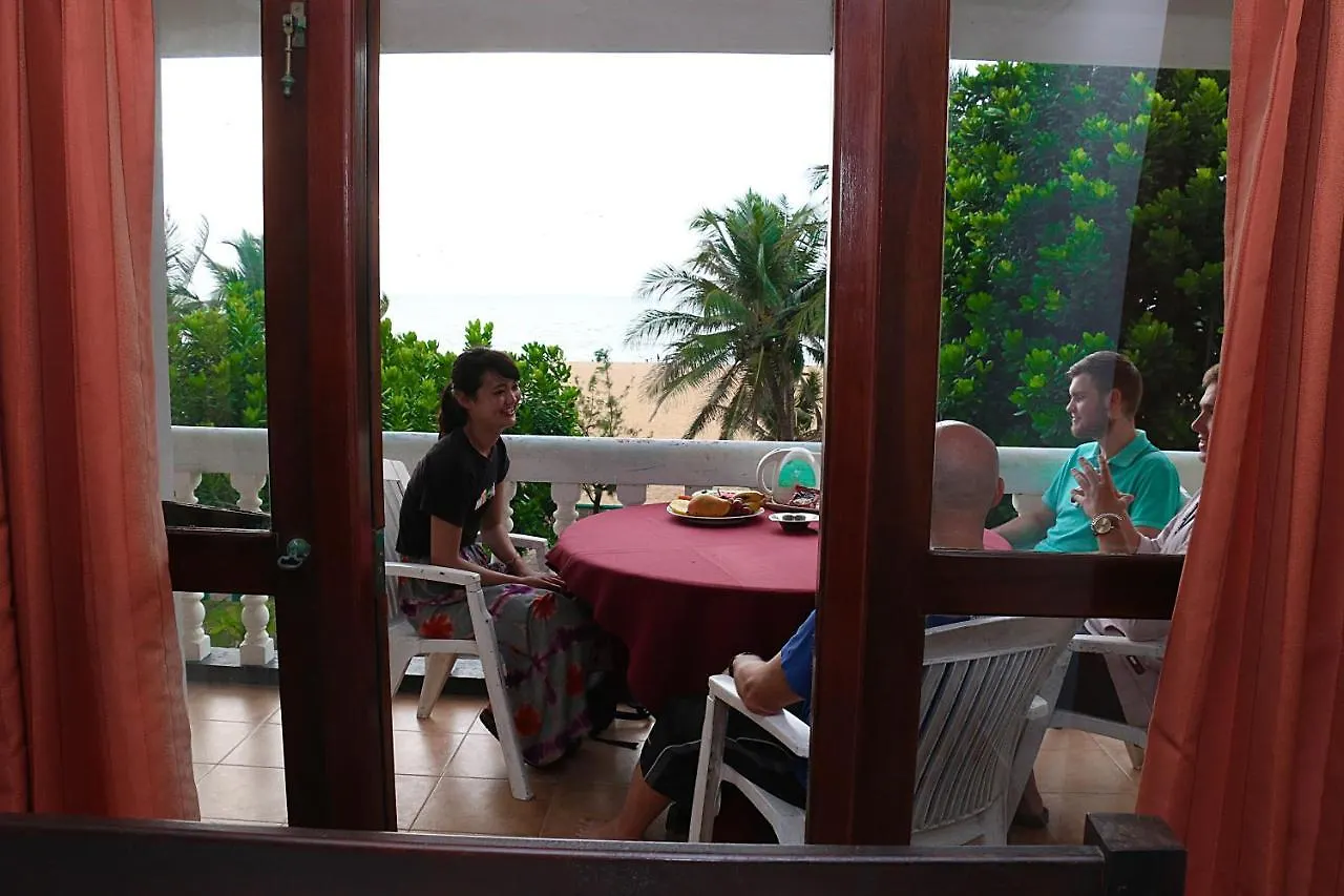 Topaz Beach Hotel Negombo